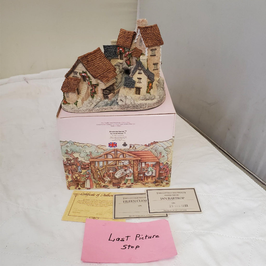 David Winter's Brookside Hamlet 1982 Cottage with Certificate of Authenticity