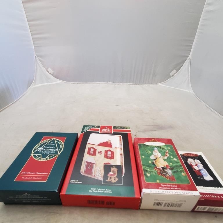 Hallmark Keepsake Collector Series Toymaker Santa & More Christmas Ornament