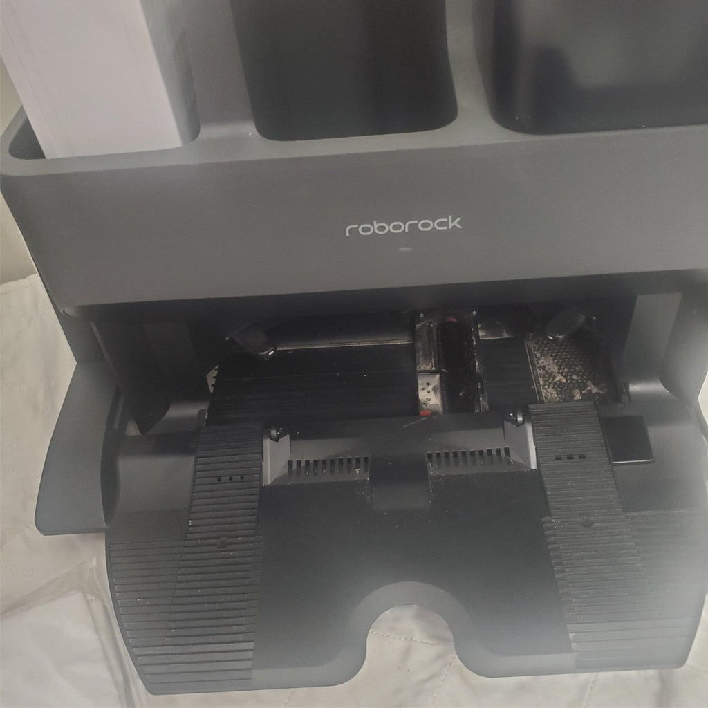 Roborock S7 Max Ultra Robot Vacuum and Mop with Sink fill station