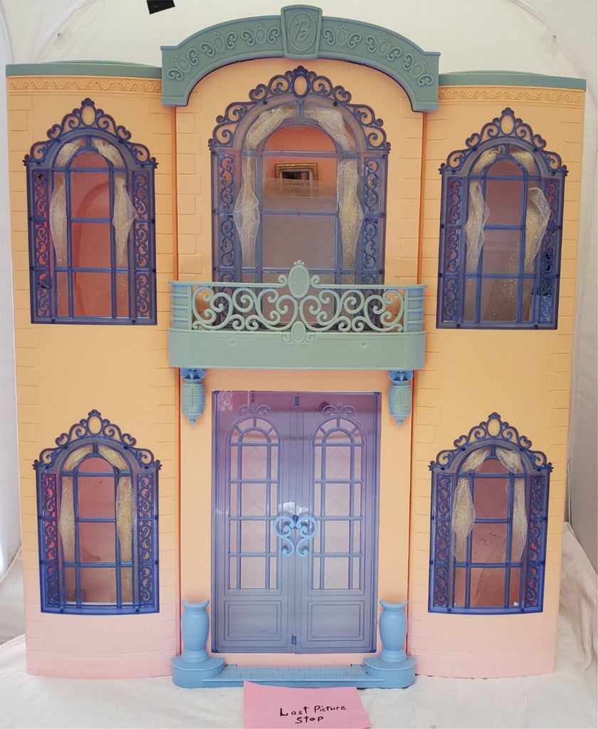 2001 Mattel Barbie Grand Hotel with Electronic Voice Features