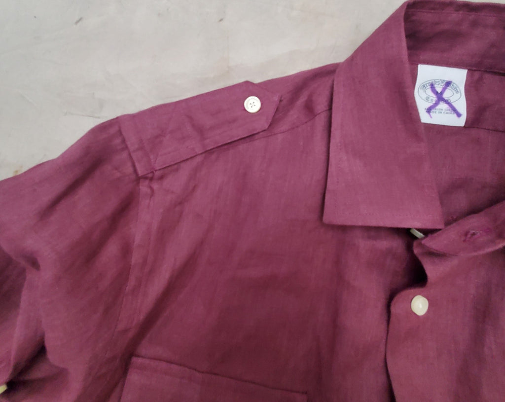 Brooks Brothers Men's Button Down Shirt Size Medium Burgundy Shoulder Epaulets