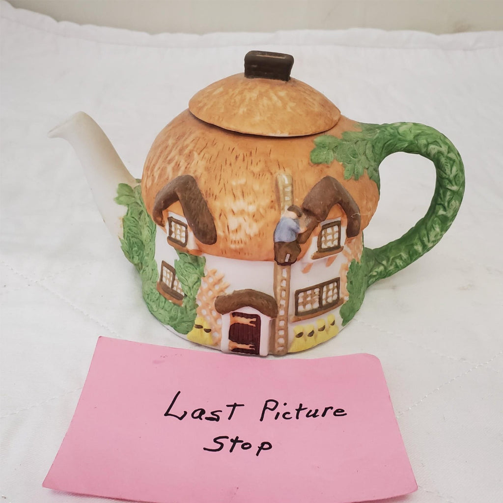 Christopher Wren Novelty Fine China Cottage Teapot