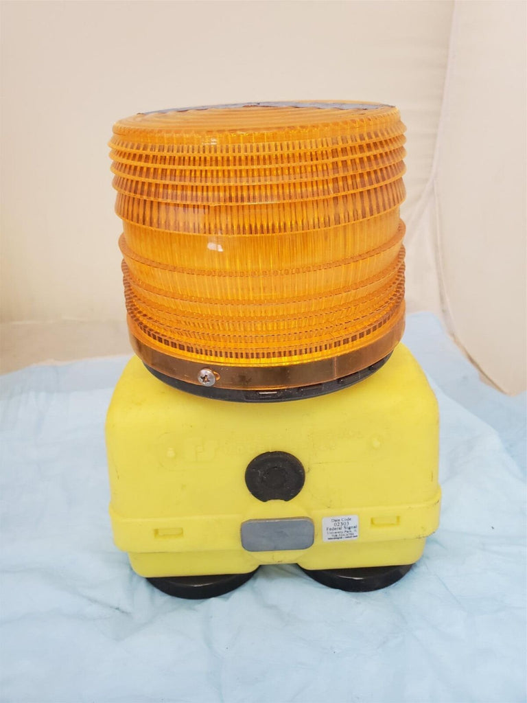 Used Federal Signal Battery Powered Strobe Warning Light Amber BPL26ST Bad light