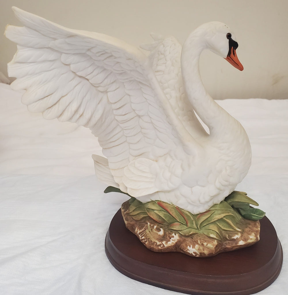 Homco 1987 White Swan Figurine Masterpiece Porcelain on Wood Base