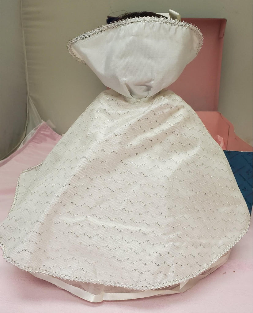 Madame Alexander #1555 Snow White Doll with Box & Stand