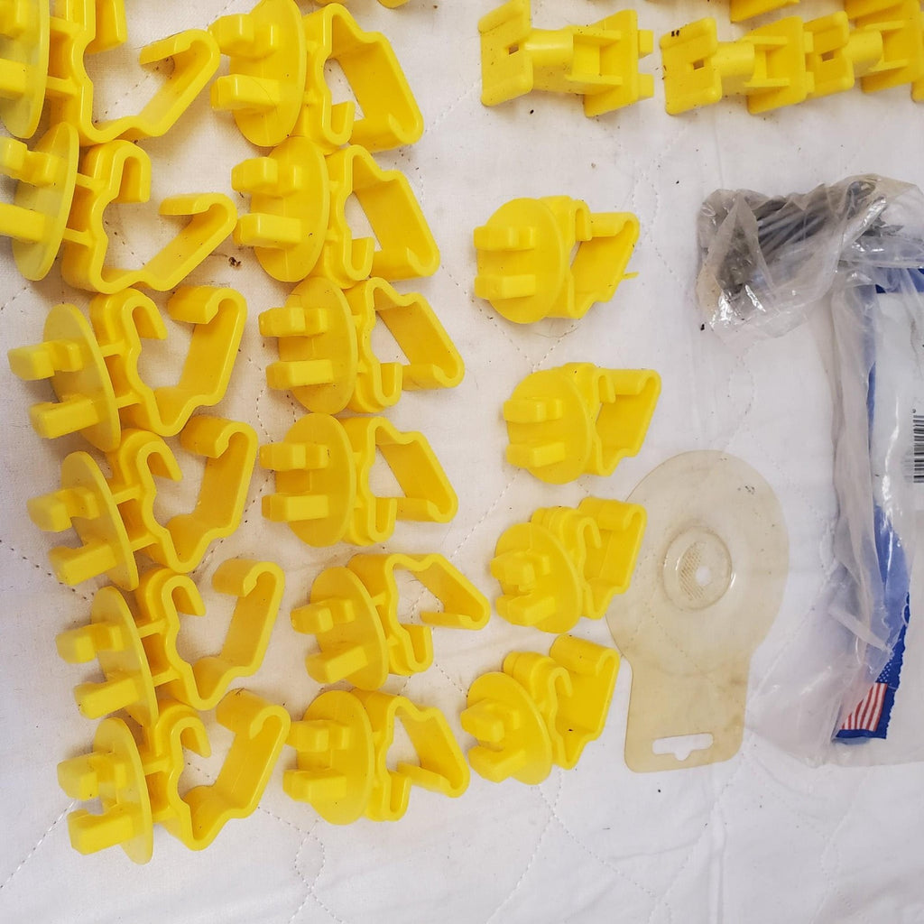 Fi-Shock Standard Snug-Fitting T-Post Insulator & Wood Post Knob Insulator