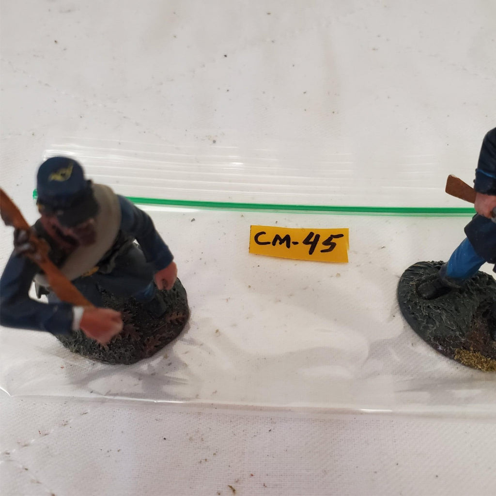 W. Britain's Federal in Frock Coat Advancing & Standing Defending CM-45