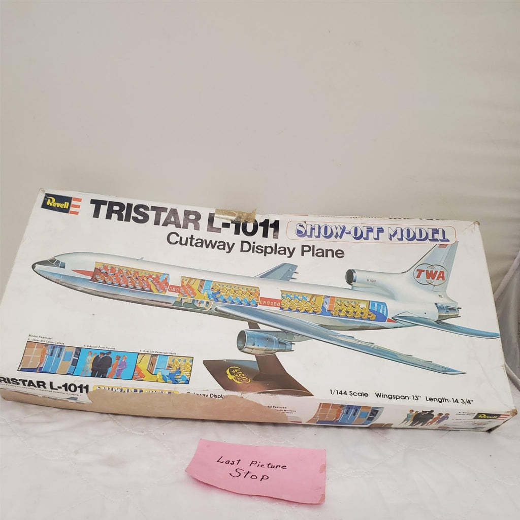 Revell Tristar L-1011 Cutaway Display plane