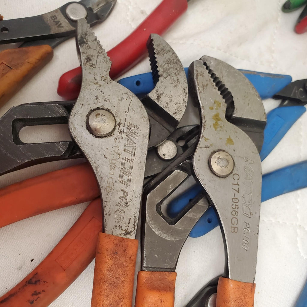 Lot of 31 Assorted Side Cutting Pliers LOT-406