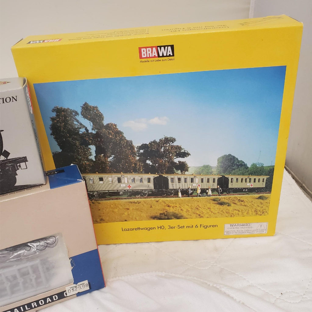Lot of 3 Riveted Tank Car, Model Railroad & Brawa Lazarettwagen HO Set 