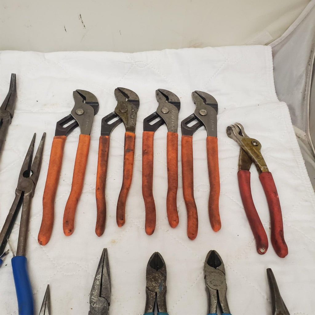 Lot of 31 Assorted Side Cutting Pliers LOT-406