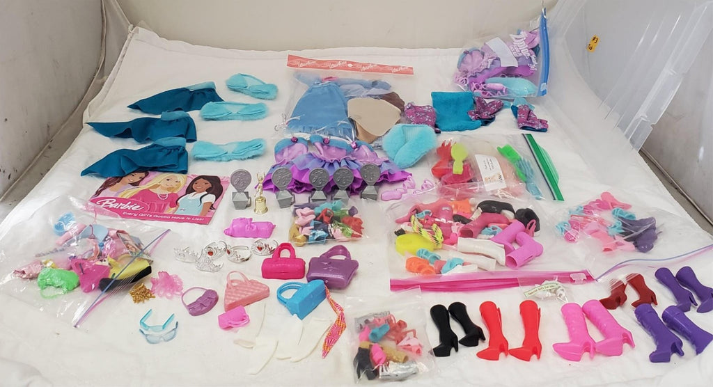 Mattel Barbie Hugs 'n Horses Barbie and Chelsea Blonde Playset #2 Tub