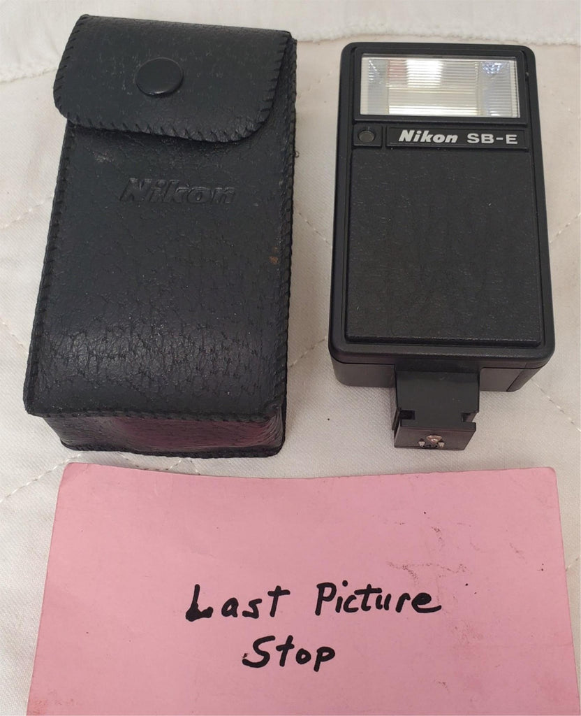 Nikon SB-E Speedlight Shoe Mount Flash with Nikon SS-10 Case