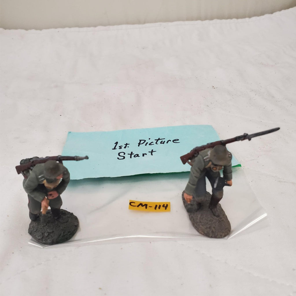 W. Britain 23055 1916-18 German Infantrys Pulling Grenade Primer CM-114