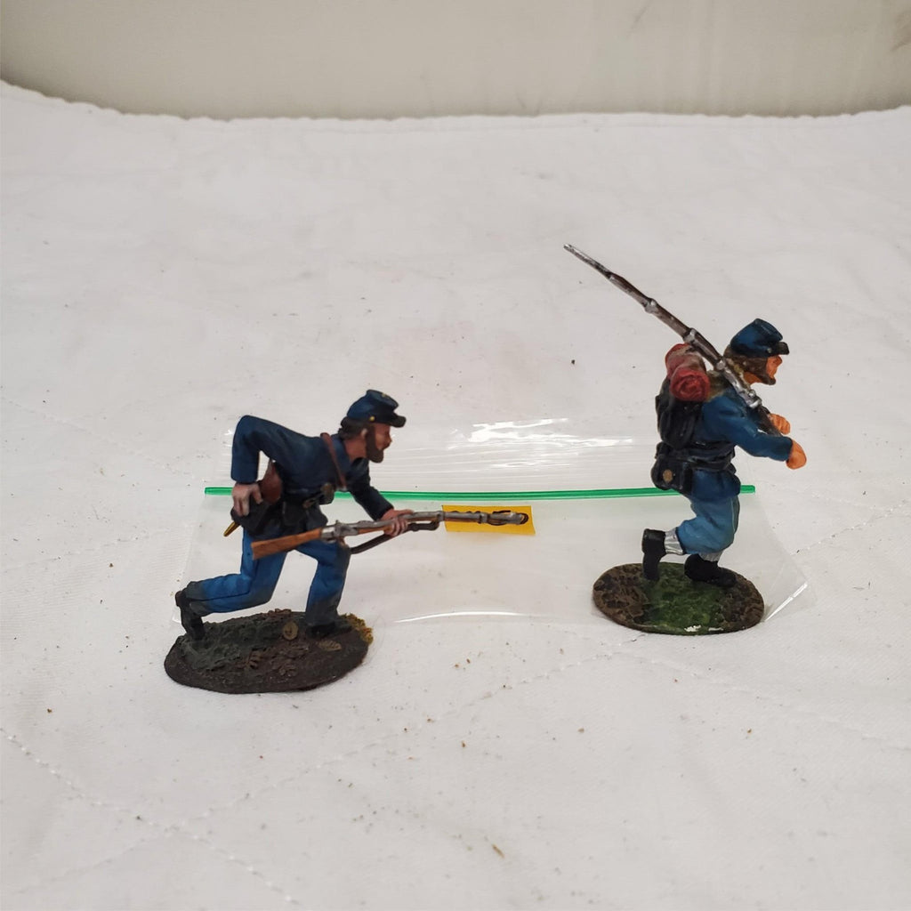 W. Britain #31355 Union Soldiers Advancing & Loading CM-50