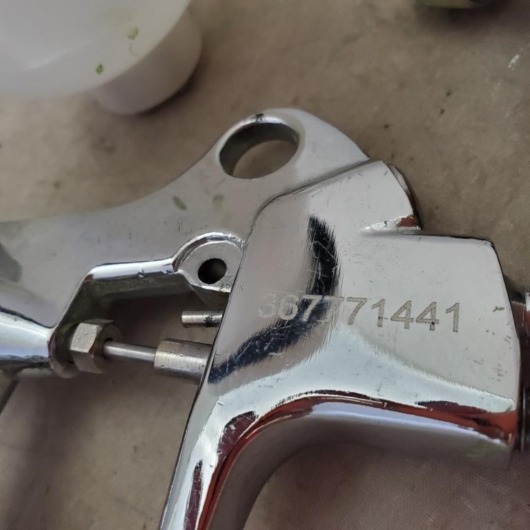 Spray Gun Noozle and Paint Holder with Pressure Regulator