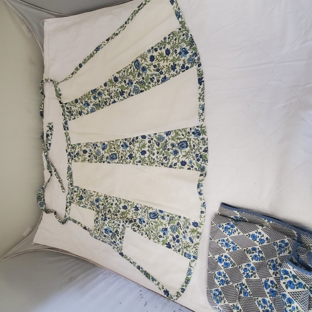 Vintage Lot of 2 Floral Flower Aprons