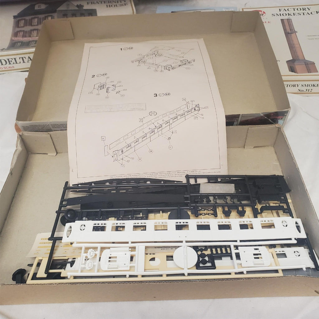 Lot of 5 HO Scale Model Kits  Atlas, Revell, Model Power, Walthers Bridge Set