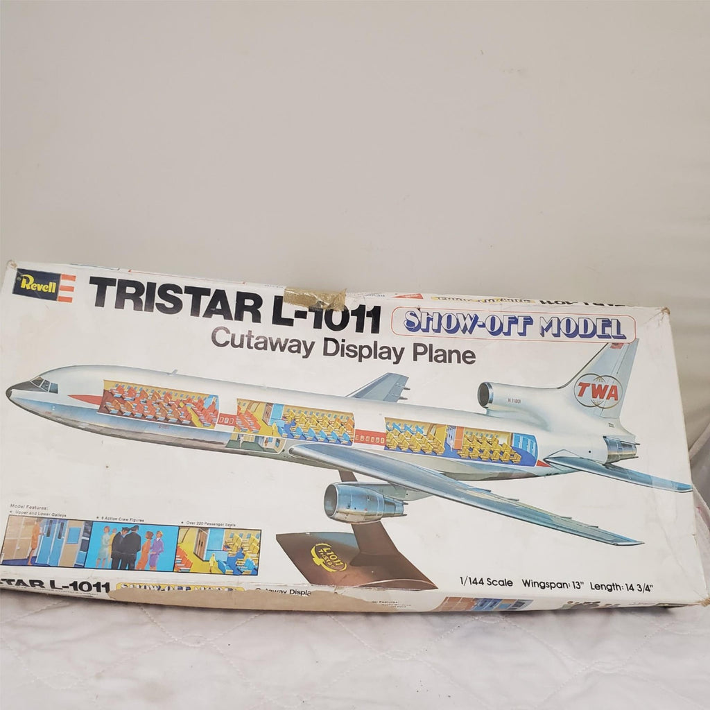 Revell Tristar L-1011 Cutaway Display plane