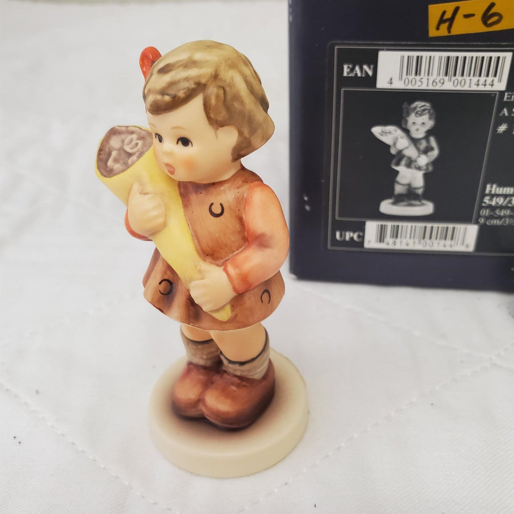 Goebel MI Hummell Club Figurine "A Sweet Offering" Hum 144 H-6