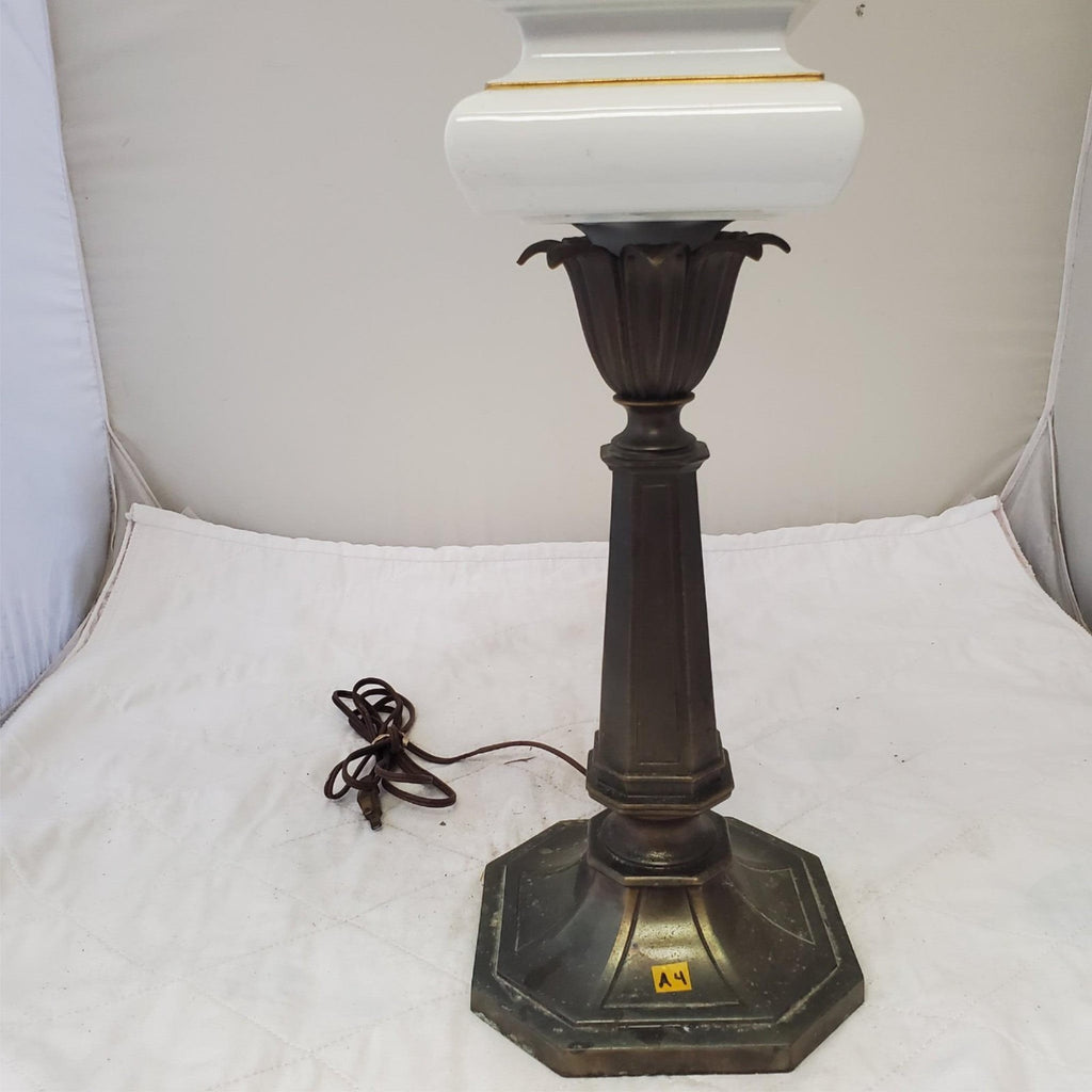 Vintage Stiffel White Porcelain and Brass Table Lamp A4