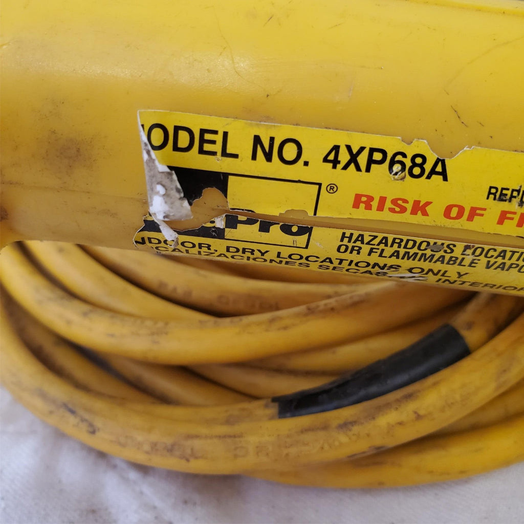 13 Watt Electric Portable Fluorescent Light LOT 375