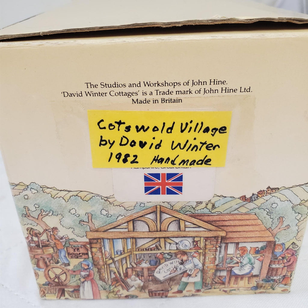 David Winter Cotswold Village 1982 with "The Collectors' Book"