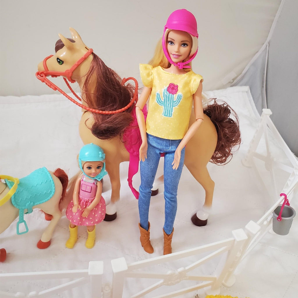 Mattel Barbie Hugs 'n Horses Barbie and Chelsea Blonde Playset #2 Tub