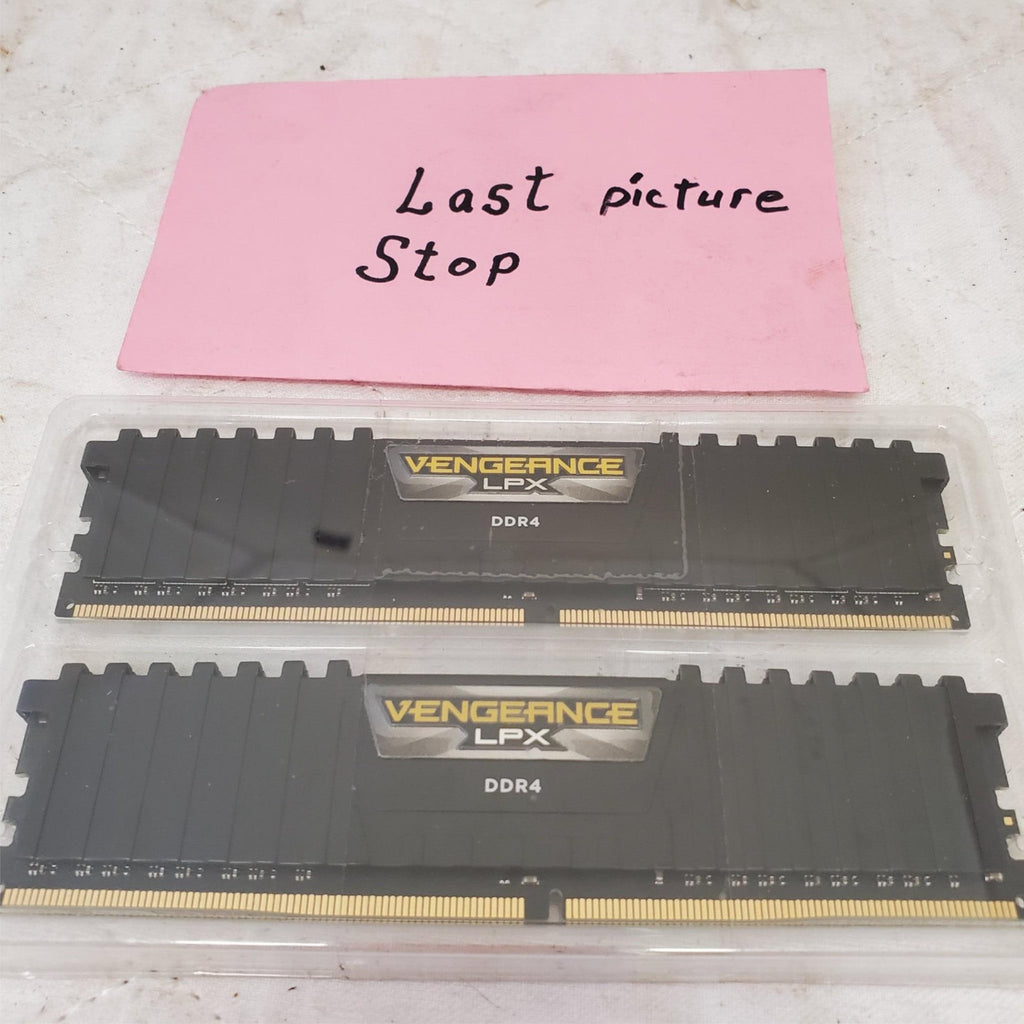 Lot of Corsair VENGEANCE LPX 16GB (2 x 8GB) 2400 MHz DDR4 Ram