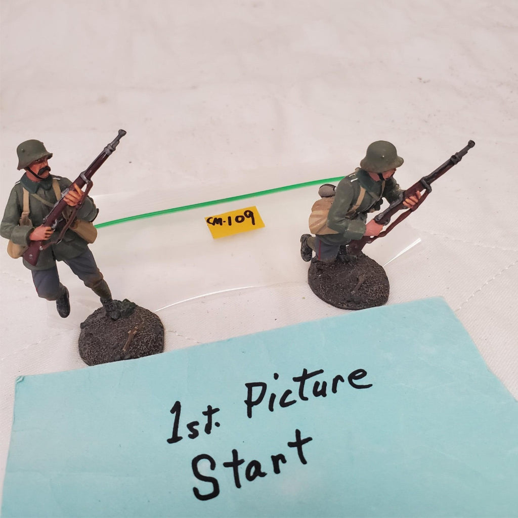 W. Britain 23056 1916-18 German Infantry Running with Grenade Bags CM-109