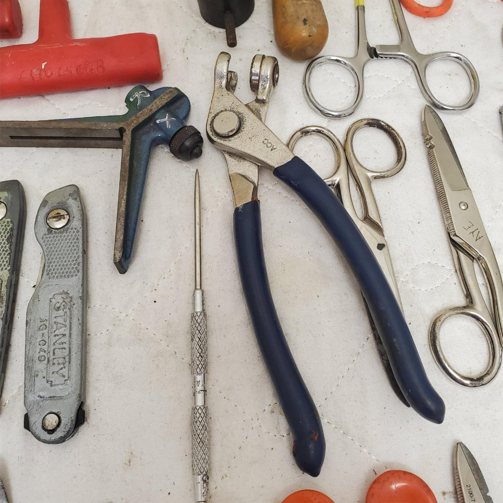 Mixed Lot Precision Hand Tools Scissors Forceps Caliper Pliers Scrapers LOT-547