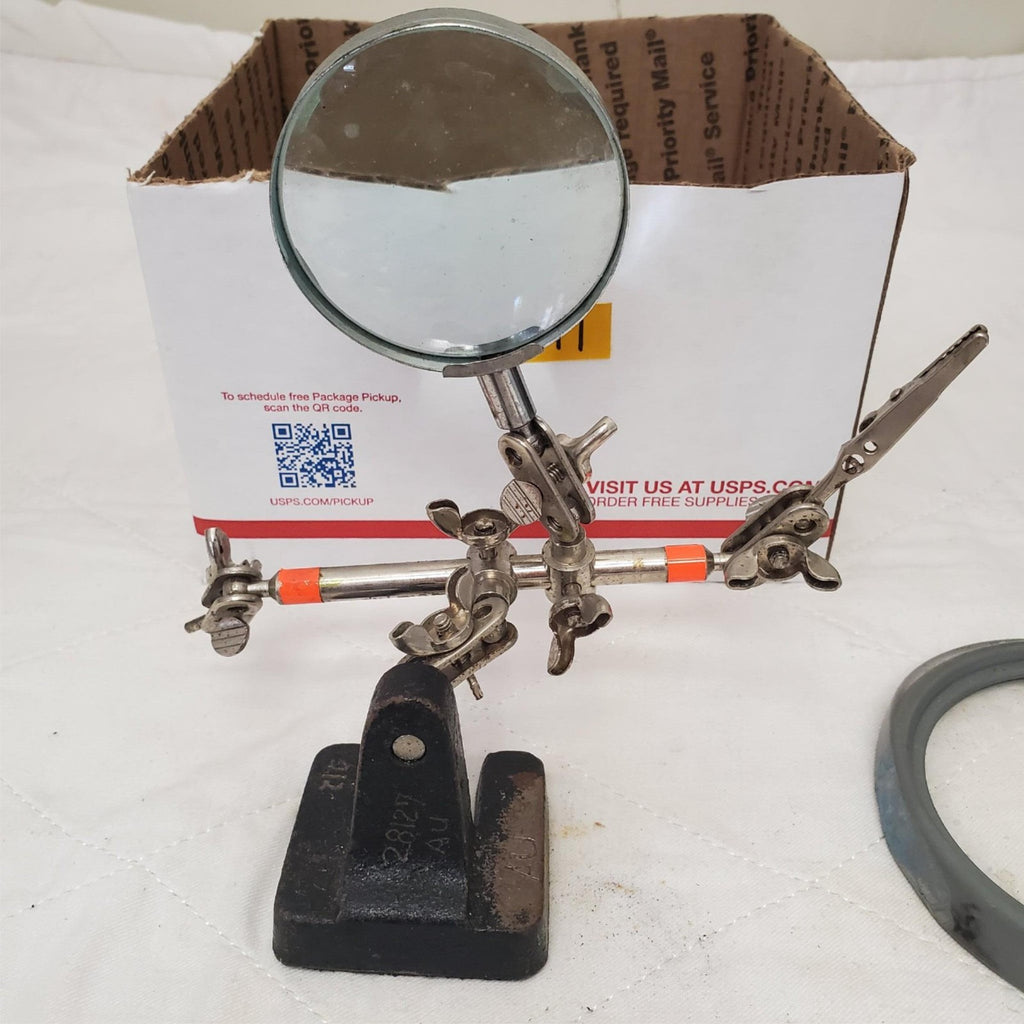 Lot of Magnifying Glass Set with Helping Hands Soldering Stand LOT-891