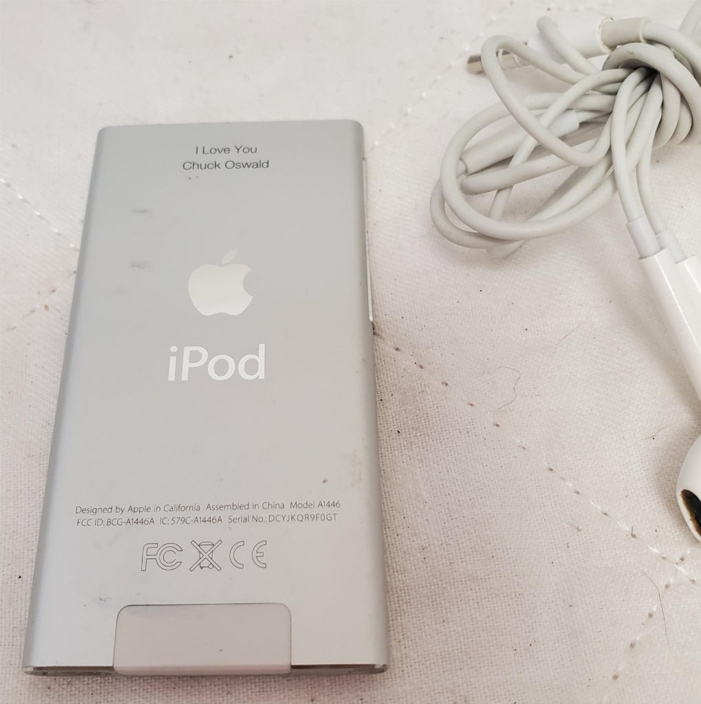 Apple A1446 7th Generation Silver Ipod with Wired Earpods