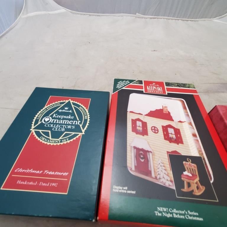 Hallmark Keepsake Collector Series Toymaker Santa & More Christmas Ornament