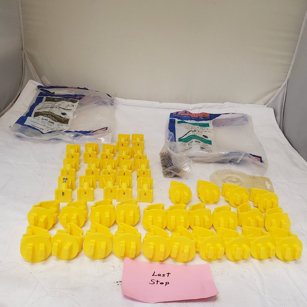 Fi-Shock Standard Snug-Fitting T-Post Insulator & Wood Post Knob Insulator