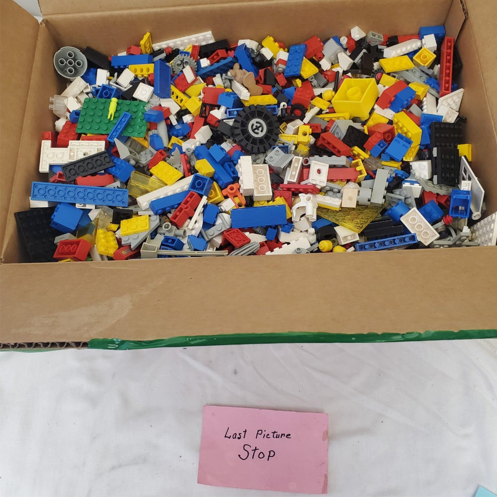 Lot of Legos Bricks & Parts Small Assorted Pieces