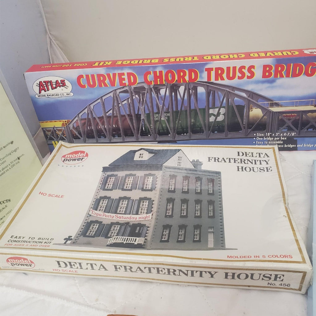 Lot of 5 HO Scale Model Kits  Atlas, Revell, Model Power, Walthers Bridge Set