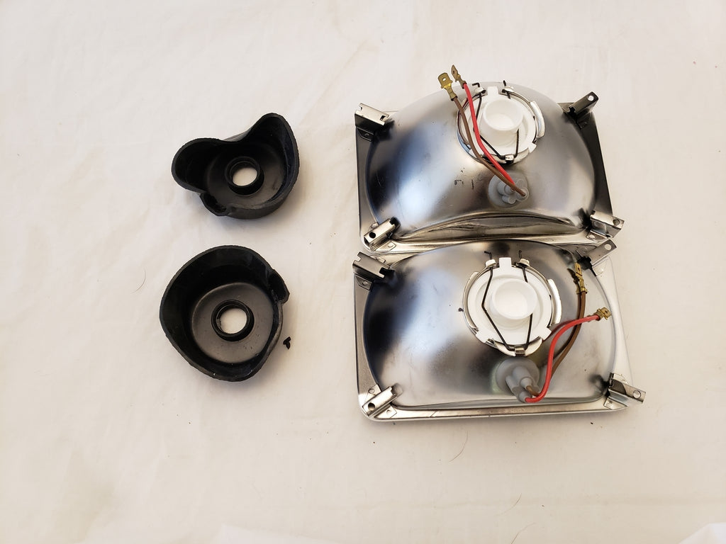 Universal Headlights BH-1004 Halogen Lamp with H4 Bulb Hi-low Beam Pattern 12V