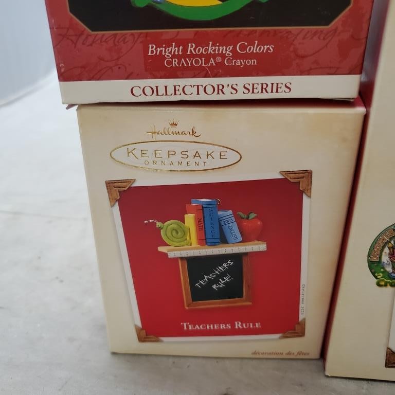 Hallmark Keepsake Bashful Mistletoe Bright Rocking Color Crayola Crayon Ornament