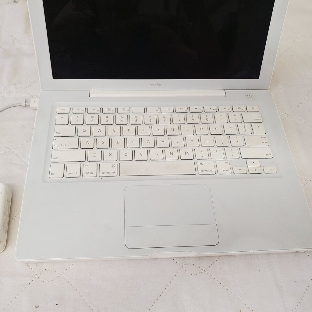 Used Apple Macbook Laptop Model A1181