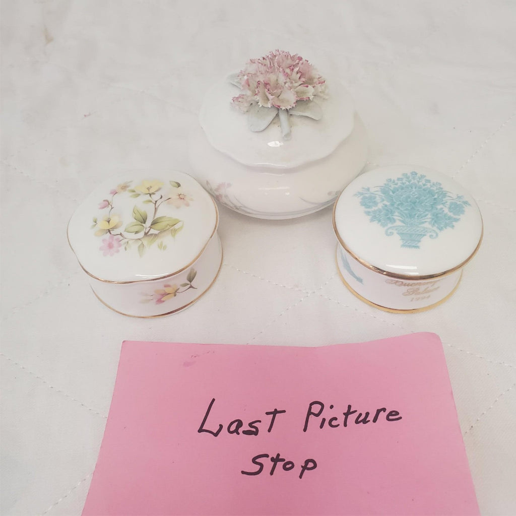 Buckingham Palace 1994, Royal Doulton Carnation Porcelain Trinket Pot