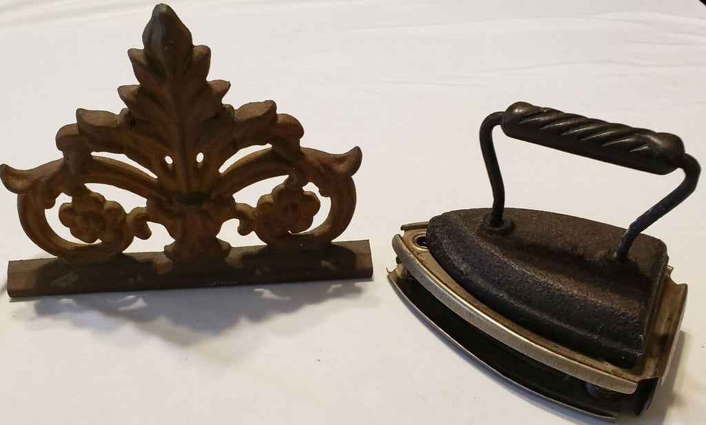 Vintage Antique Cast Lovely Coal Ironing Clothes Collectible With Metal Handle