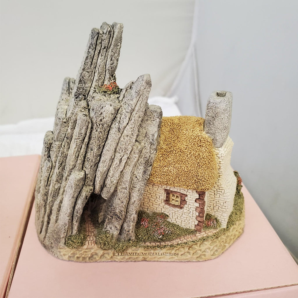 David Winter's Suffolk House &  Crofter's Cottage Figurine