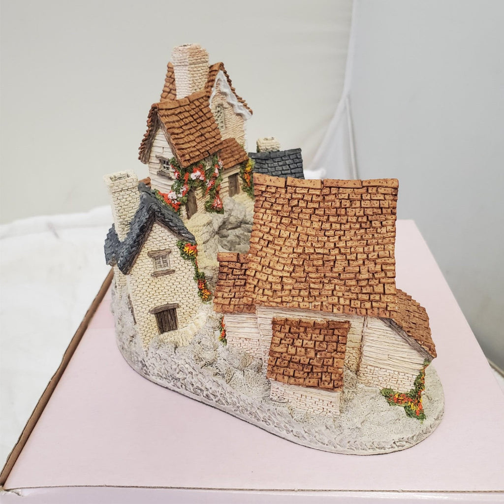 David Winter's Brookside Hamlet 1982 Cottage with Certificate of Authenticity