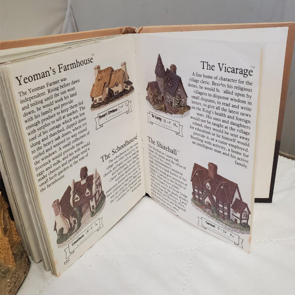 David Winter Cotswold Village 1982 with "The Collectors' Book"