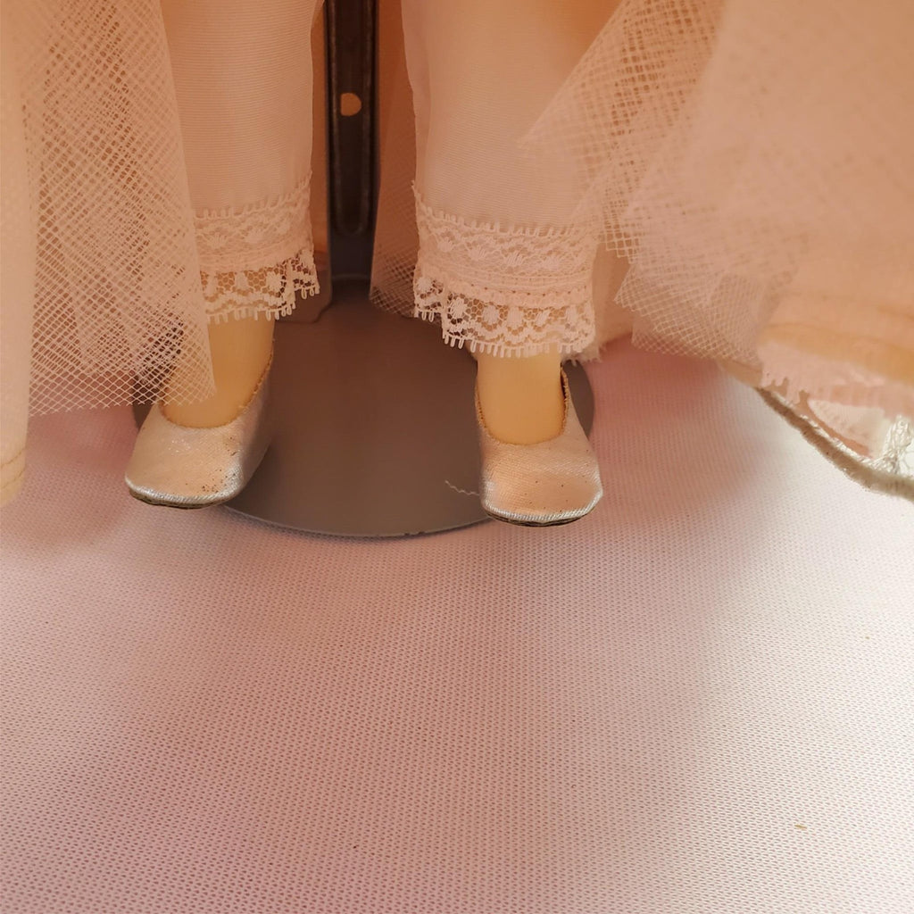 Madame Alexander #1546 Cinderella Doll with Box & Stand