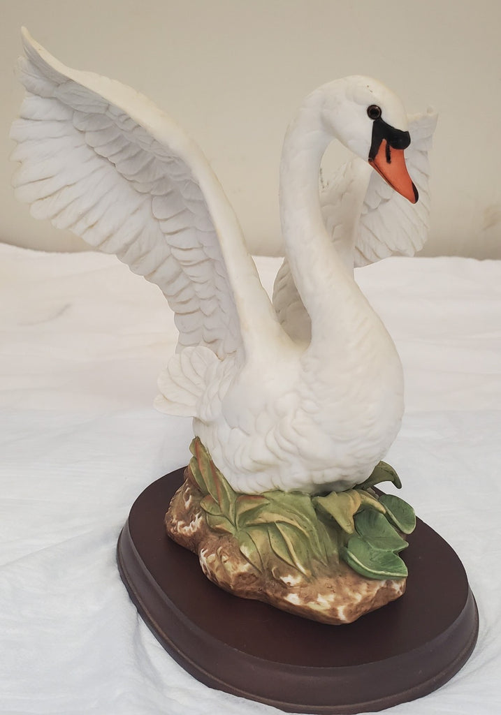 Homco 1987 White Swan Figurine Masterpiece Porcelain on Wood Base