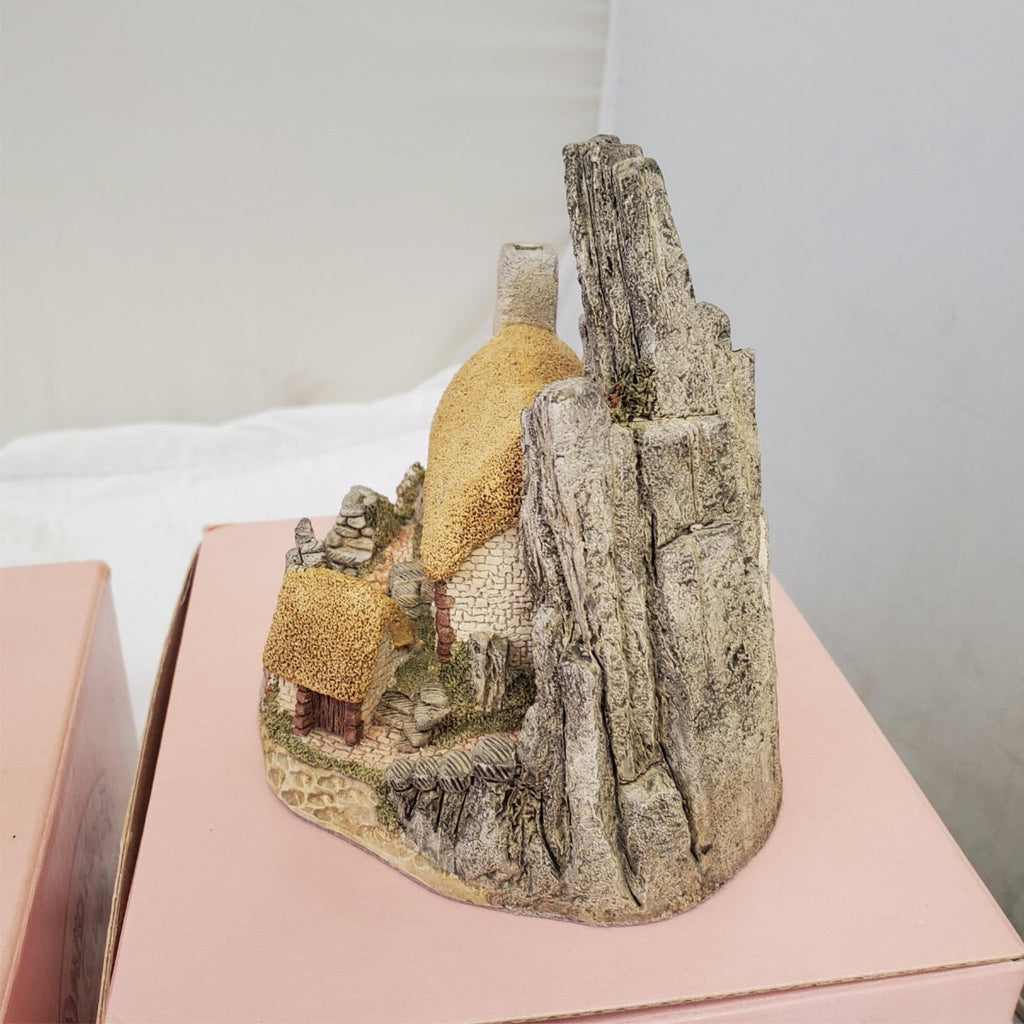 David Winter's Suffolk House &  Crofter's Cottage Figurine