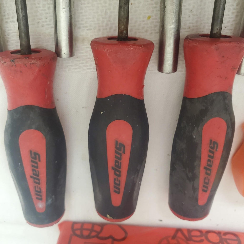 Lot of 19 Snap on screwdrivers of colors black, red, orange, and yellow LOT-1059