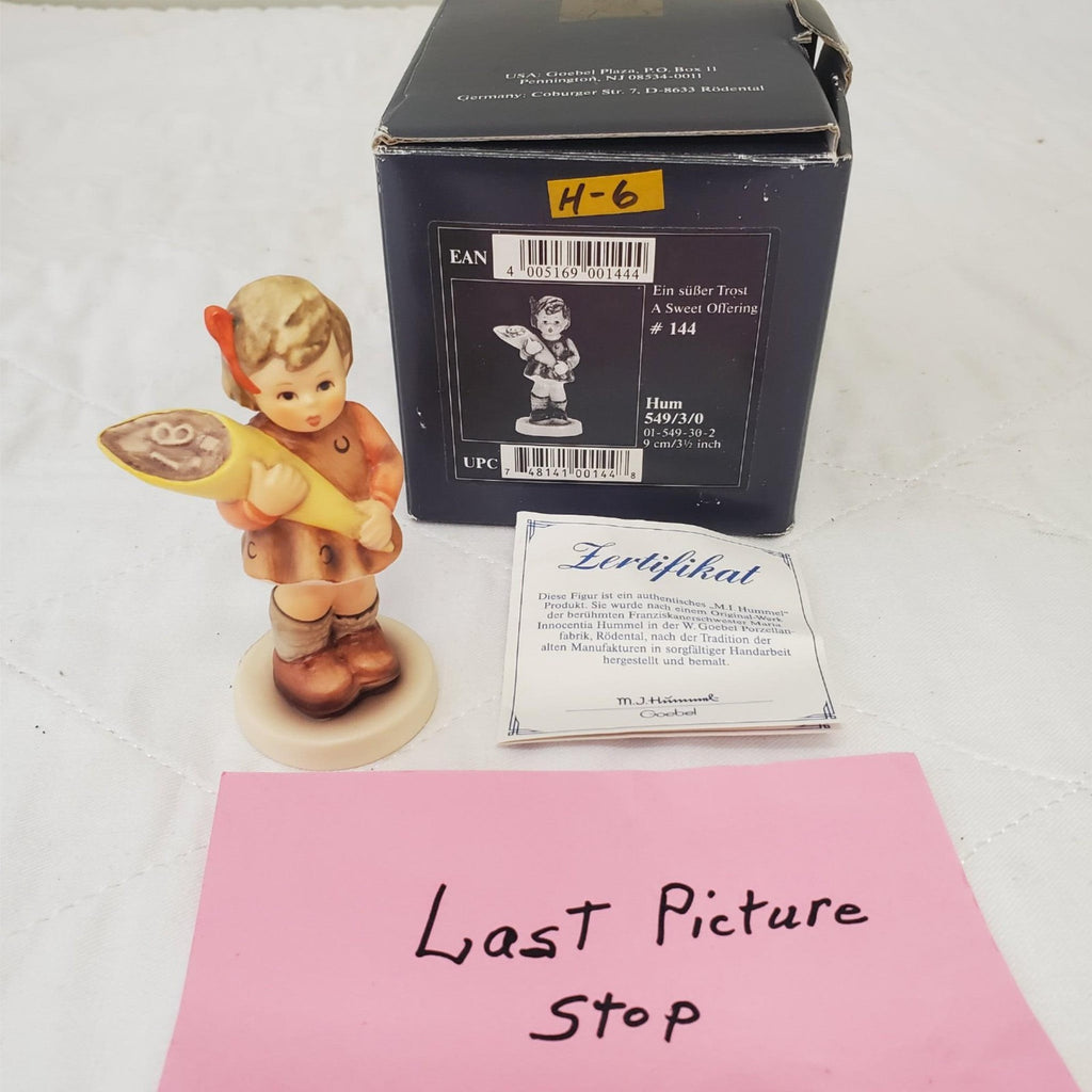 Goebel MI Hummell Club Figurine "A Sweet Offering" Hum 144 H-6